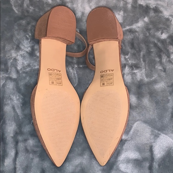 NEVER WORN TAN HEELS - Picture 5 of 5